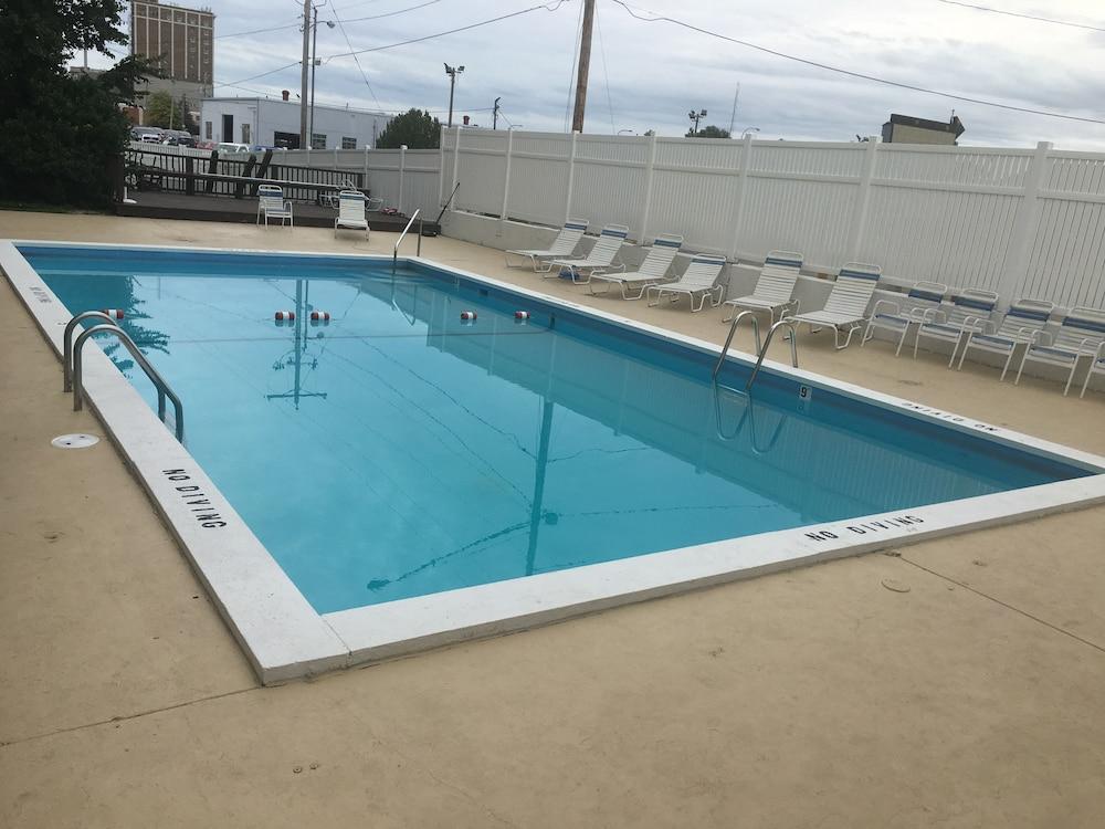 Hotel Days By Wyndham Conference Center 2*