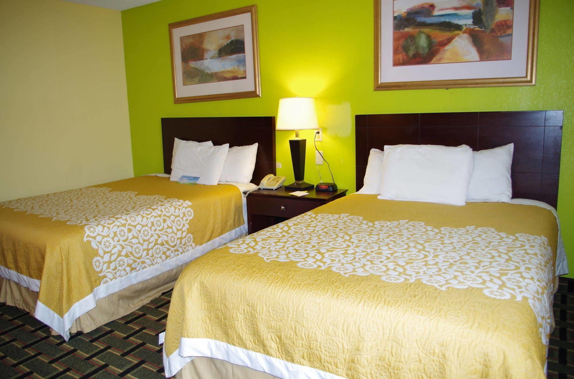 Hotel Days By Wyndham Conference Center 2*