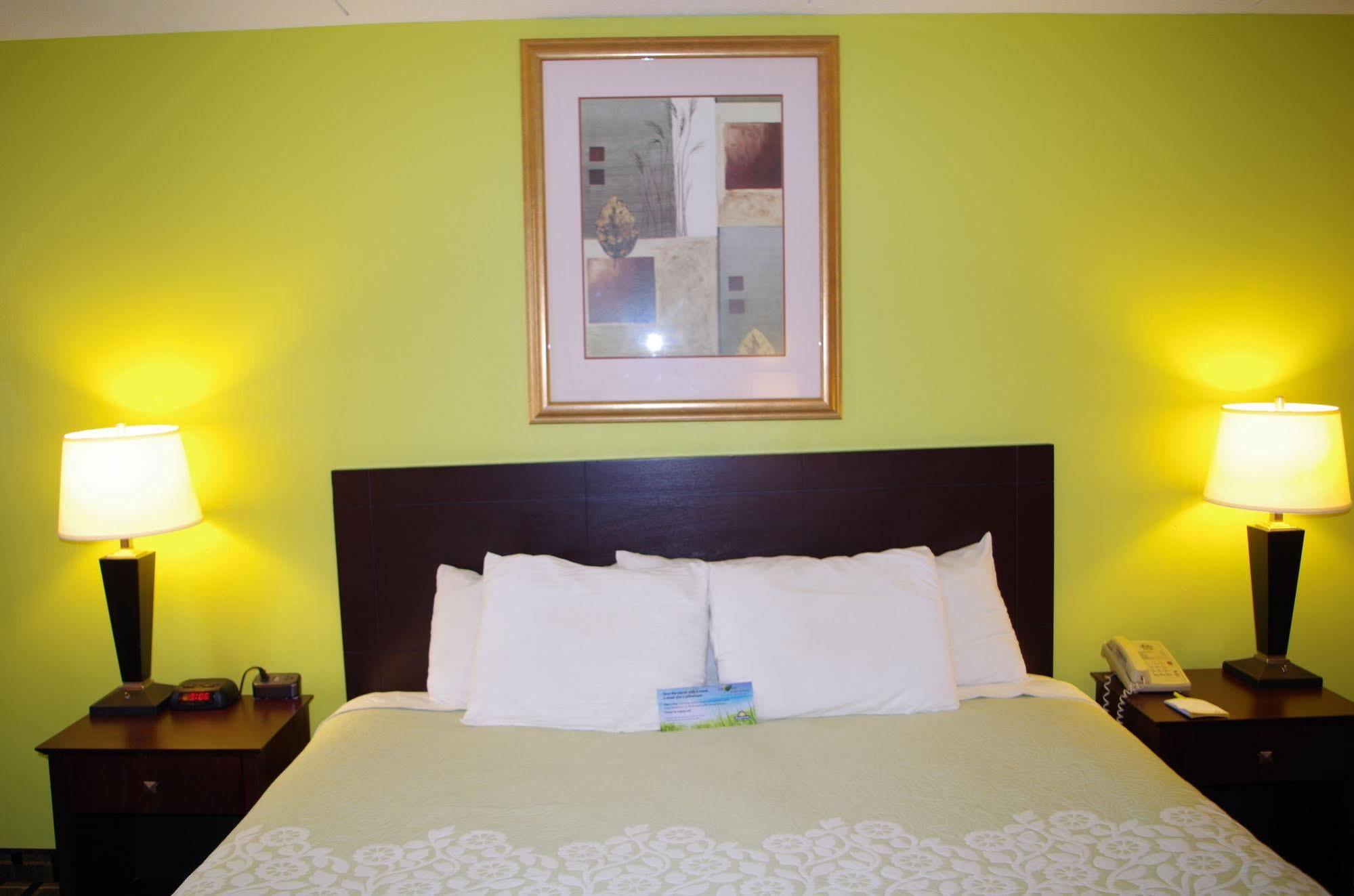 Hotel Days By Wyndham Conference Center